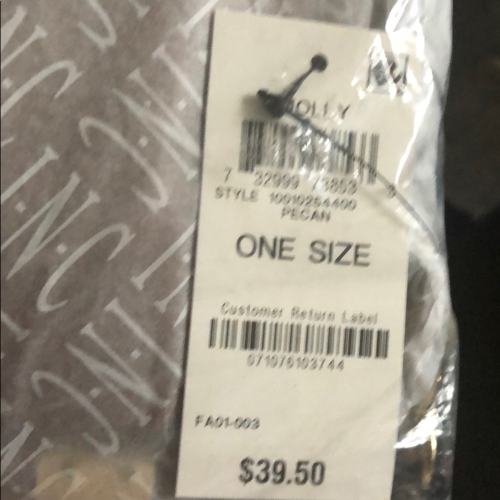 🔥NWT 🔥INC 🔥moly party wristlet.🔥 - Picture 5 of 6